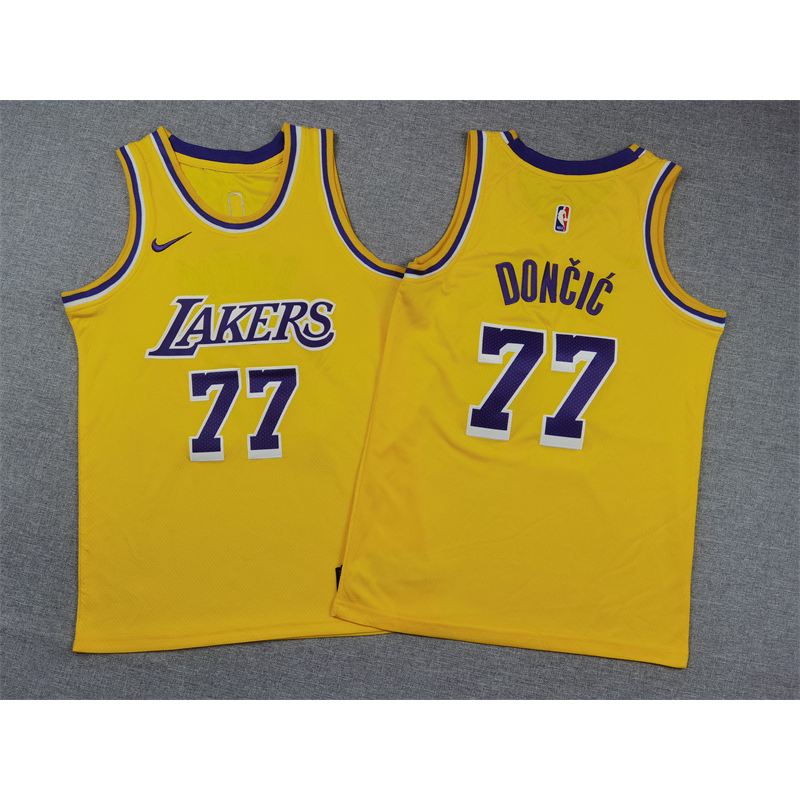 NBA Niño LAKERS DONCIC 77