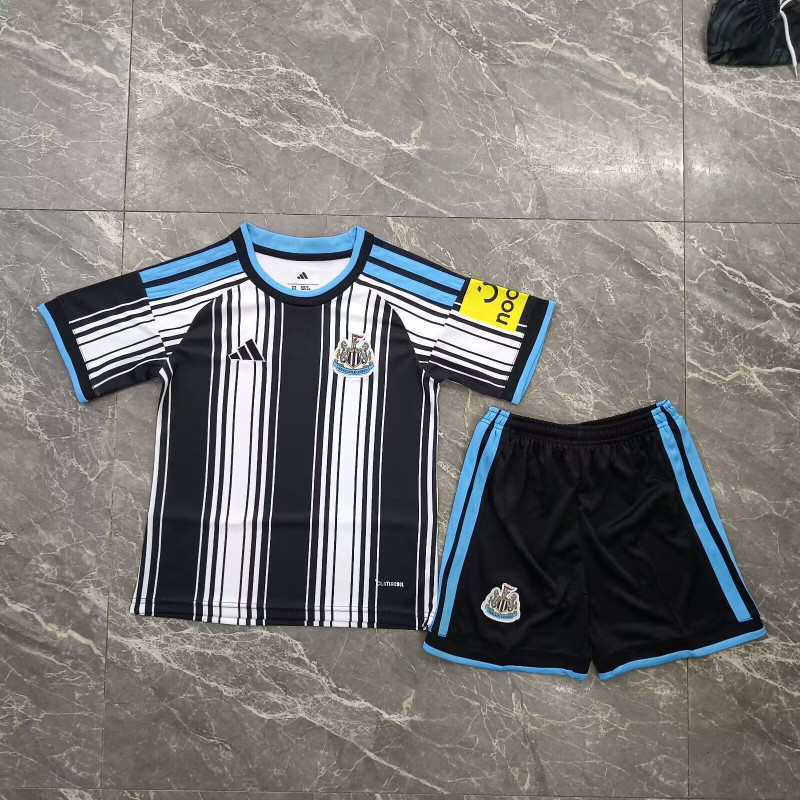 Newcastle Kit Niño Local 26-27