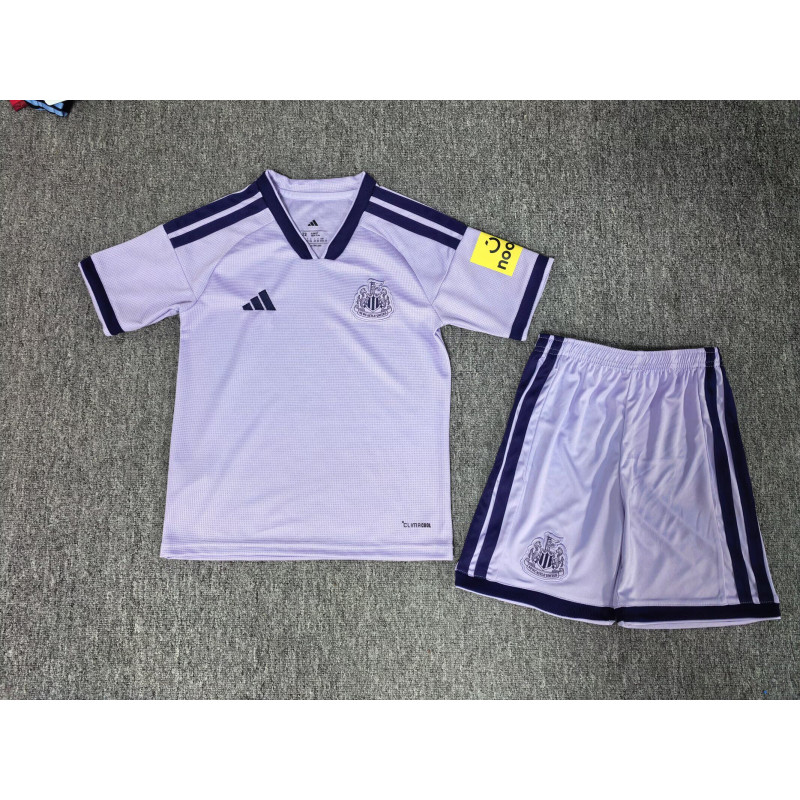 Newcastle Kit Niño Tercera 26-27